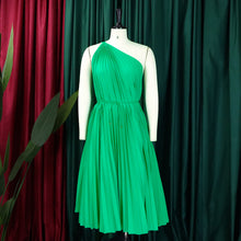 CM.YAYA Women One Shoulder Sleeveless Big Swing Pleated Knee Length Dress 2023 Fashion Street Vestidos Sexy Chic Dresses