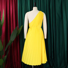CM.YAYA Women One Shoulder Sleeveless Big Swing Pleated Knee Length Dress 2023 Fashion Street Vestidos Sexy Chic Dresses