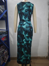 Women's 2024 Spring Summer New Fashionable Printed Round Neck Style Slimming Sleeveless Tight Dress With Split Bottom