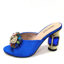 Nigeria Popular New Elegant Red Color Chunk Heels Sandals for Simple And Versatile Exquisite Party Shoes And Bag Set