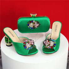 Nigeria Popular New Elegant Red Color Chunk Heels Sandals for Simple And Versatile Exquisite Party Shoes And Bag Set