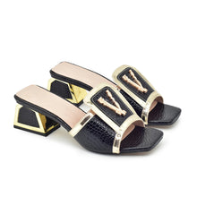 New Ladies Dress Shoes Decorated with Appliques Closed Toe Heels Ladies Shoes and Sandals Luxury Brand Shoes Women Wedding Pumps