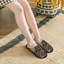 Custom Queen Of Absolutely Everything Gold Baroque Soft Memory Foam House Slippers Women Comfy Warm Anti-skid Sole Slipper