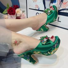 2023 Italian Designer Sandals Fashion Faux Embroidery Pattern Rhinestone Italian Design Ladies Wedding Shoes 10cm High Heels