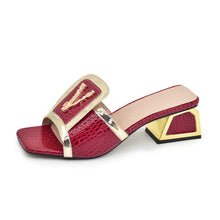 New Ladies Dress Shoes Decorated with Appliques Closed Toe Heels Ladies Shoes and Sandals Luxury Brand Shoes Women Wedding Pumps