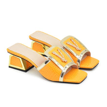 New Ladies Dress Shoes Decorated with Appliques Closed Toe Heels Ladies Shoes and Sandals Luxury Brand Shoes Women Wedding Pumps