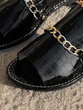 Large Flat Bottomed Straight Chain Slippers for Women in Summer 2024, Wearing Stone Patterned Beach Sandals for Outdoor Wear