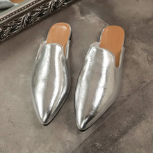 Summer Flat Shoes Women Closed Toe Slippers Slip on Mules Outdoor Sandals New Pointed Toe Light Slippers Causal Slides Women