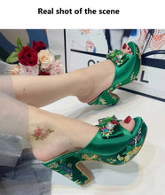 2023 Italian Designer Sandals Fashion Faux Embroidery Pattern Rhinestone Italian Design Ladies Wedding Shoes 10cm High Heels