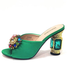 Nigeria Popular New Elegant Red Color Chunk Heels Sandals for Simple And Versatile Exquisite Party Shoes And Bag Set