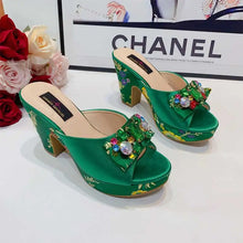 2023 Italian Designer Sandals Fashion Faux Embroidery Pattern Rhinestone Italian Design Ladies Wedding Shoes 10cm High Heels